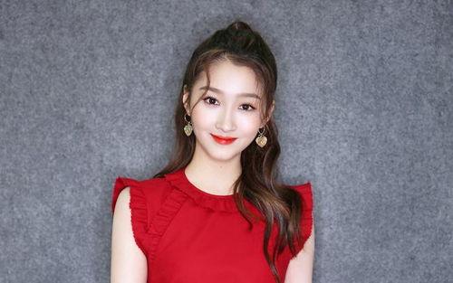 娱乐大爆料关晓彤,娱乐圈的青春女神，揭秘她的成长与蜕变