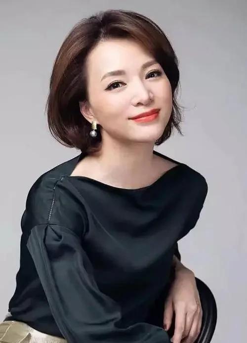 娱乐圈最新爆料女主持,神秘女主持身份曝光，背后故事令人震惊！