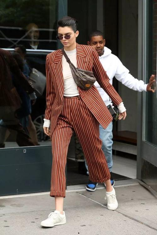 条纹套装爆料怎么做视频,打造时尚穿搭视频攻略