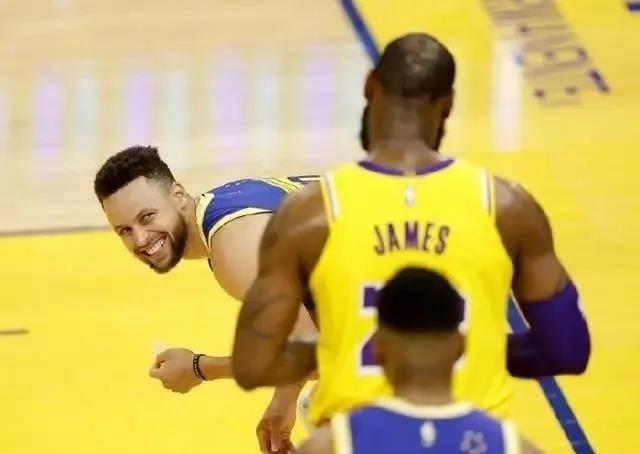 库里最新爆料詹姆斯,新赛季将有何惊人举动？”