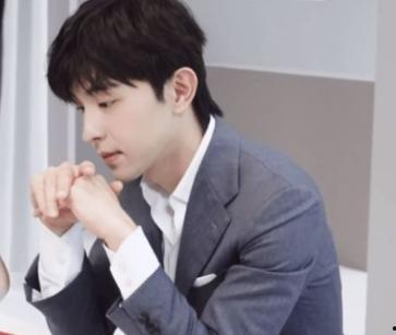 圈内爆料邓伦唐嫣,甜蜜互动引粉丝热议